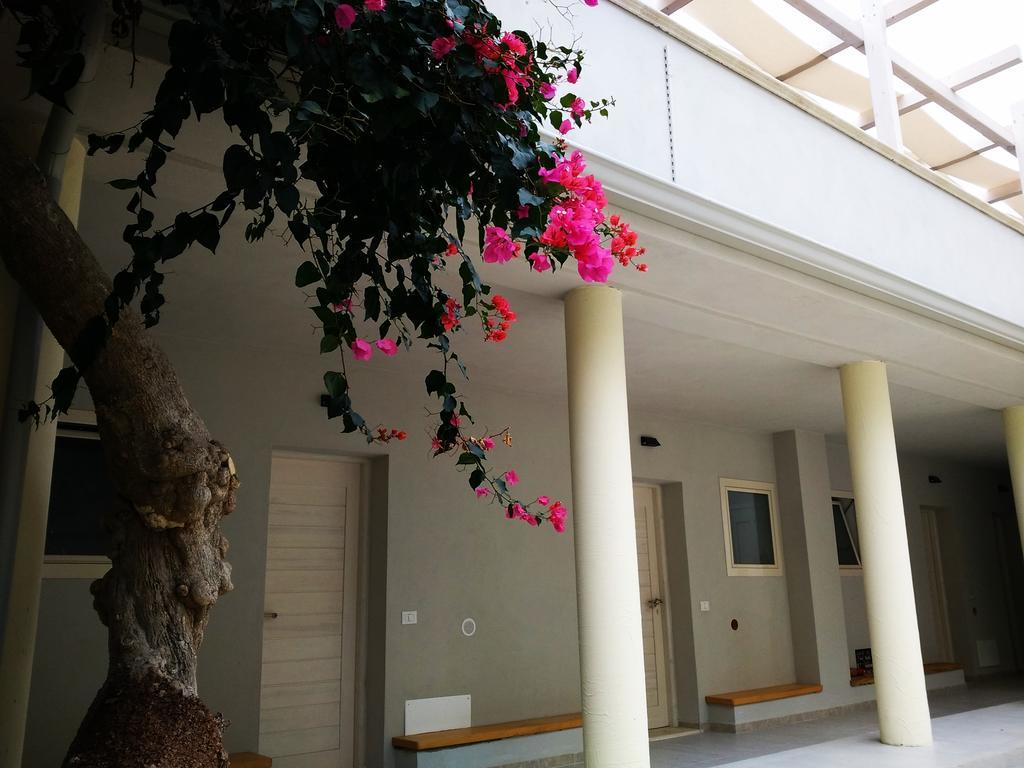 Mina Accomodation โตรเปอา ภายนอก รูปภาพ